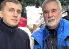 Valērijs Meladze (no labās) un ukraiņu žurnālists.