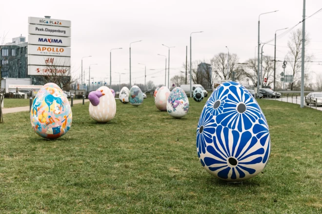 В создании этой выставки участвовали молодые и талантливые художники, что придает каждой росписи уникальное и особое значение.
