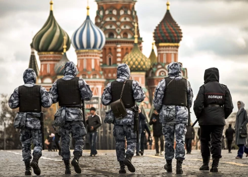 Krievijas policija un Nacionālā gvarde Sarkanajā laukumā.