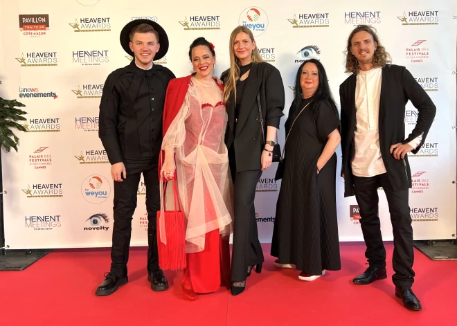 Gundega Skudriņa ar komandu kāpj uz sarkanā paklāja Kannās un uz Latviju atved balvas