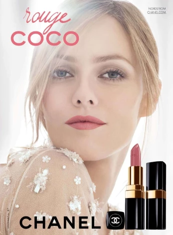 Vanesa Paradī Chanel Rouge Coco reklāmas kampaņā.