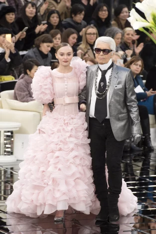 Lilija Rouza Depa un Karls Lāgerfelds, Chanel augstā mode, pavasaris/vasara 2017. gads.