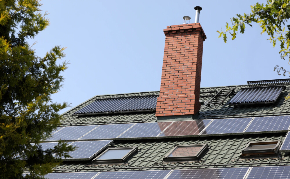 Gaisa piesārņojuma mazināšanai atbalstīs mājsaimniecību apkures sistēmu maiņu un saules paneļu uzstādīšanu