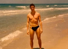 "Нереальный стриптиз": Галкин показал пляжные фото из своей юности
