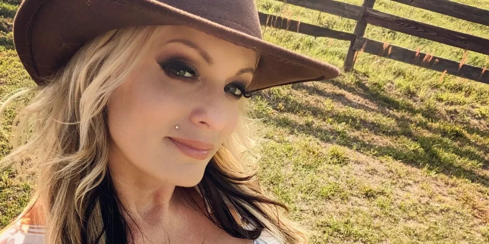 Аңыраған есектің фотосы Тренни қызды транзитті видео