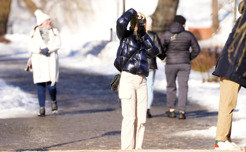 Establishes minor concessions for the extension of residence permits