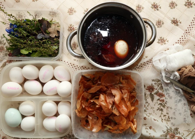 В магазинах Латвии на Пасху в этом году продаются белые яйца из Украины