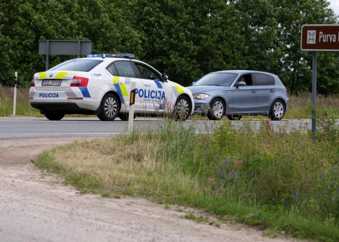   "Полицейские вынуждены работать курьерами": страховщики о поведении латвийских водителей после ДТП