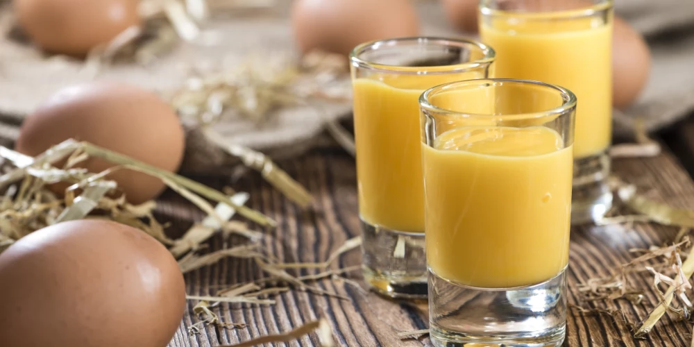 Хороший и качественный яичный ликер по своей сути является жидким алкогольным кремом.