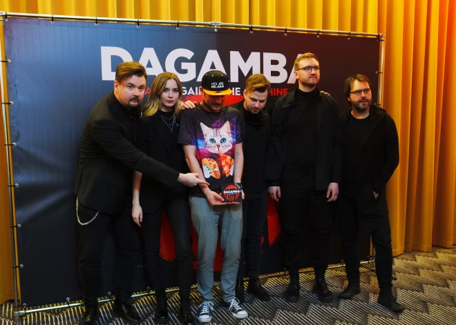 6.aprīlī iepirkšanās centrā "Akropole Rīga" notika grupas "Dagamba" jaunā albuma "Bach Against the Machine" prezentācija. Pasākuma laikā bija iespēja iegādāties arī jauno albumu fiziskā formātā, kā arī iespēja iegūt grupas dalībnieku autogrāfus.