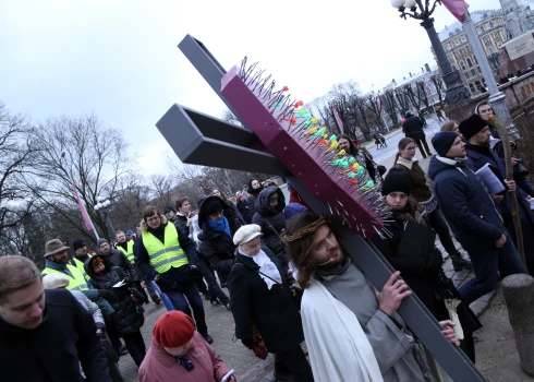 Lielās Piektdienas lūgšanu gājiens - ekumeniskais krusta ceļš.