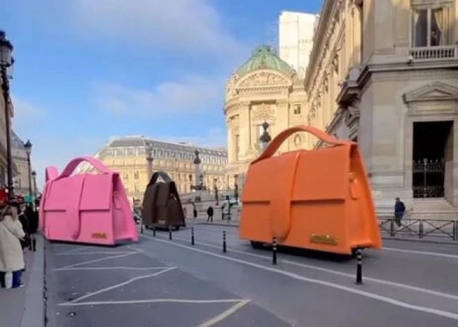 Гигантские сумки Jacquemus проехались по Парижу