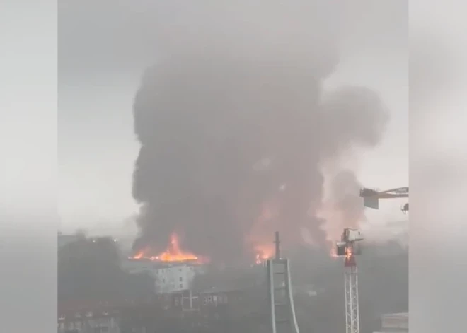 Во время сильного пожара в Гамбурге возникло облако токсичного дыма; проведена эвакуация