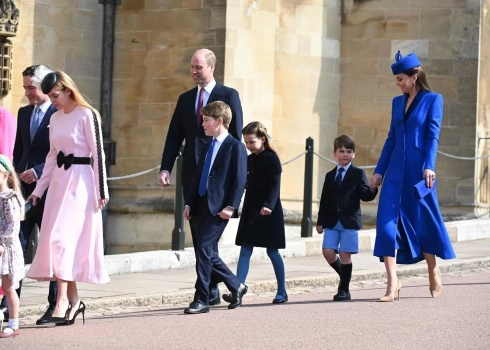 ФОТО: принцесса Кэтрин и принц Уильям впервые взяли всех своих детей на службу по случаю Пасхи