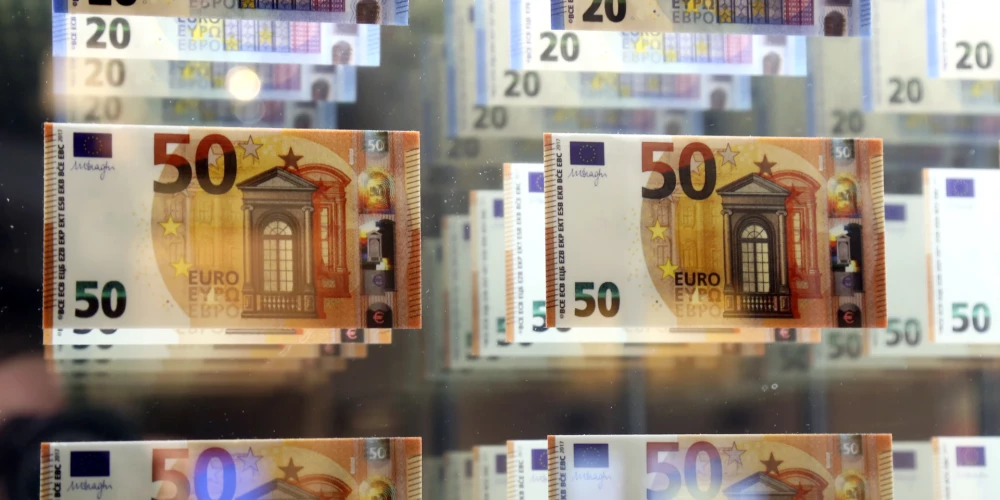 Kopējie nodokļu parādi Latvijā marta sākumā sarukuši līdz 874,3 miljoniem eiro