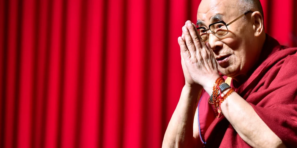 "Sūkā manu mēli", "Eiropa pieder eiropiešiem": šī nav pirmā reize, kad Dalailama pateicis ko patiešām mulsinošu
