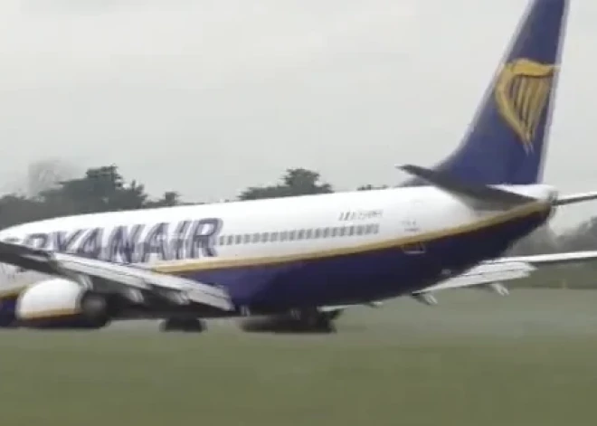 ВИДЕО: самолет Ryanair совершил аварийную посадку