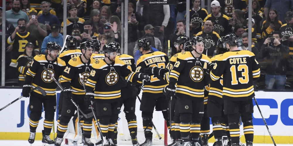 Bostonas "Bruins" labo NHL rekordu sezonā izcīnītajos punktos