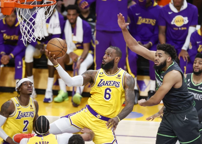 "Lakers" un "Hawks" uzvar "play-in" spēles un nodrošina vietu "play off"