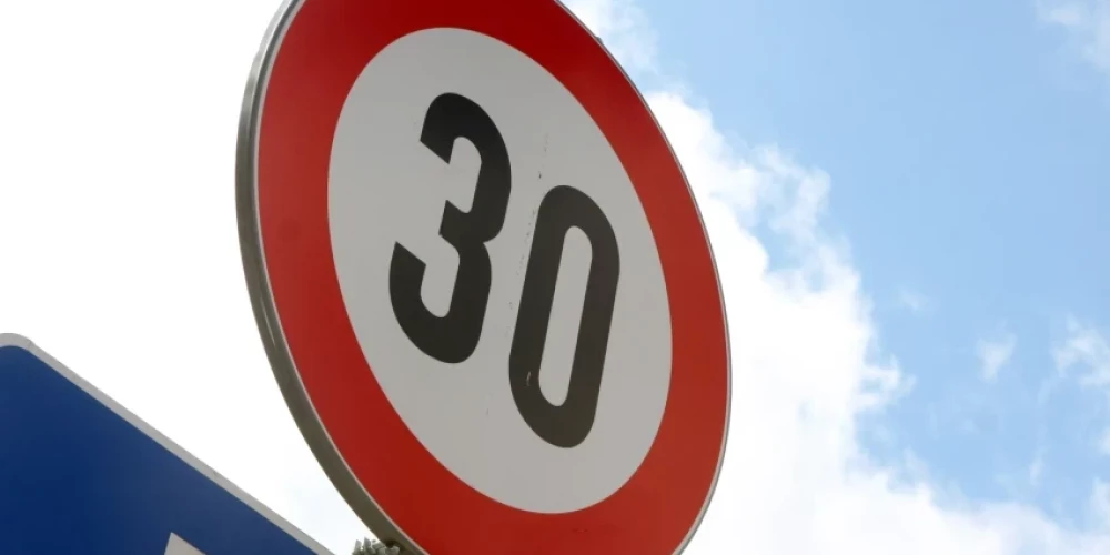 В разных районах центра Риги ограничат скорость движения до 30 км/ч
