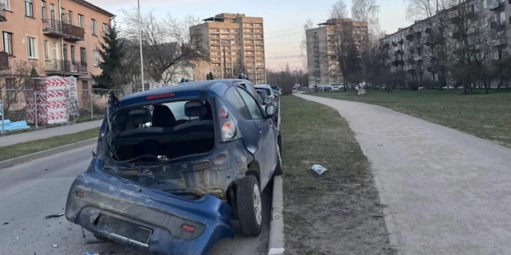 Водитель Volvo разбил пять машин и снес несколько знаков в Кенгарагcе