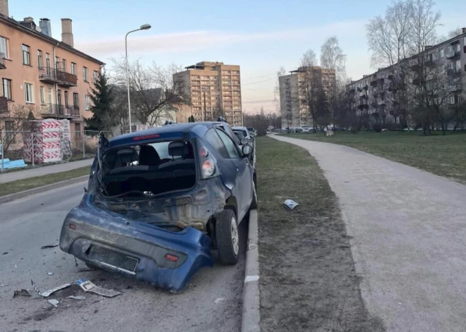 Водитель Volvo разбил пять машин и снес несколько знаков в Кенгарагcе