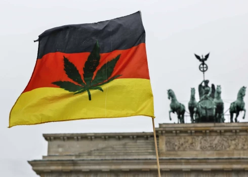 Vācija marihuānu legalizēs divās fāzēs
