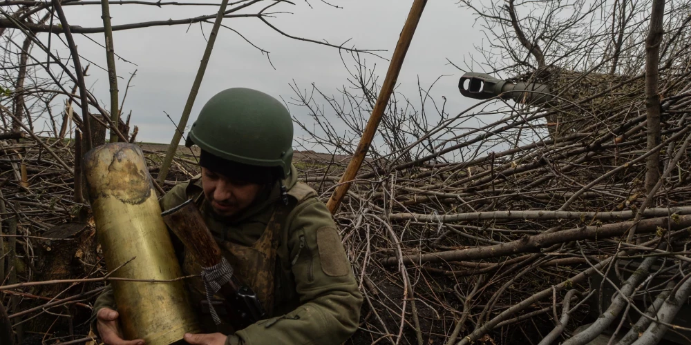 Francija bloķē munīcijas iepirkšanu Ukrainai