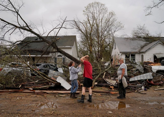 Kāpēc nelabvēlīgie laikapstākļi šogad ir bijuši tik postoši un nāvējoši?