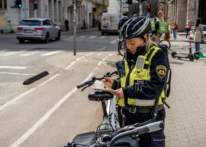  Sākoties siltā laika periodam, Rīgas centrā darbu uzsākušas Rīgas pašvaldības policijas velosipēdu patruļas. 