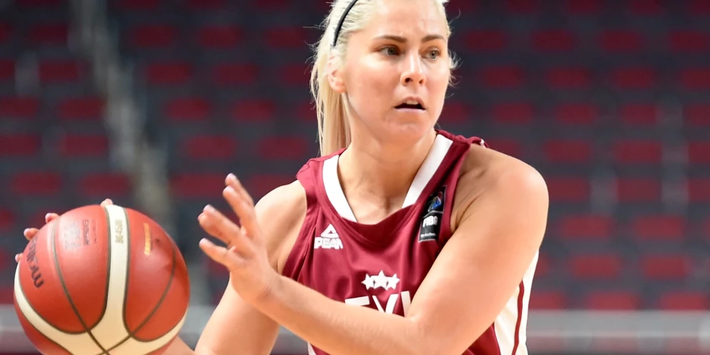 Latvijas sieviešu basketbola izlases spēlētāja Elīna Babkina FIBA 2021.gada Eiropas čempionāta kvalifikācijas turnīra spēlē basketbolā sievietēm starp Latvijas un Vācijas izlasēm "Arēnā Rīga".