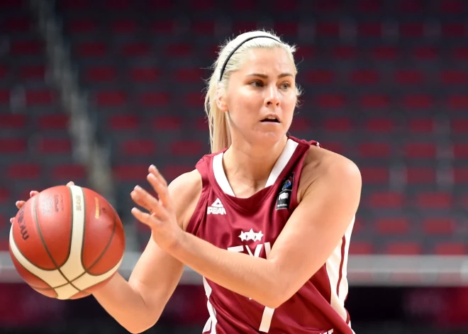 Latvijas sieviešu basketbola izlases spēlētāja Elīna Babkina FIBA 2021.gada Eiropas čempionāta kvalifikācijas turnīra spēlē basketbolā sievietēm starp Latvijas un Vācijas izlasēm "Arēnā Rīga".