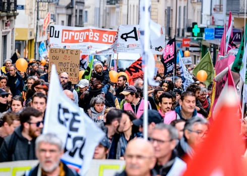 Francijā pret pensiju sistēmas reformu protestē 380 000 cilvēku