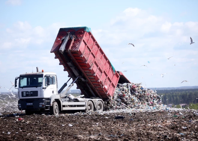 "Мы будем бороться с этим": жители шокированы планами строительства под Ригой завода по сжиганию мусора