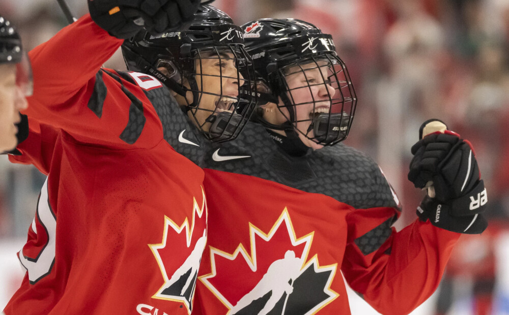 Kanādas hokejistes vien papildlaikā sasniedz pasaules čempionāta pusfinālu, kur spēlēs arī ASV, Čehija un Šveice