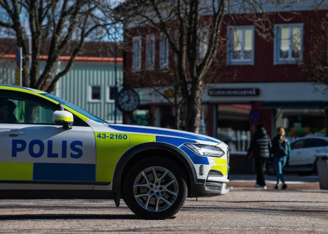 Zviedrijā vīrieši maskās atbrīvojuši kādu par slepkavību notiesātu nepilngadīgo