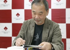 Первый за шесть лет роман Харуки Мураками вызвал ажиотаж среди фанатов
