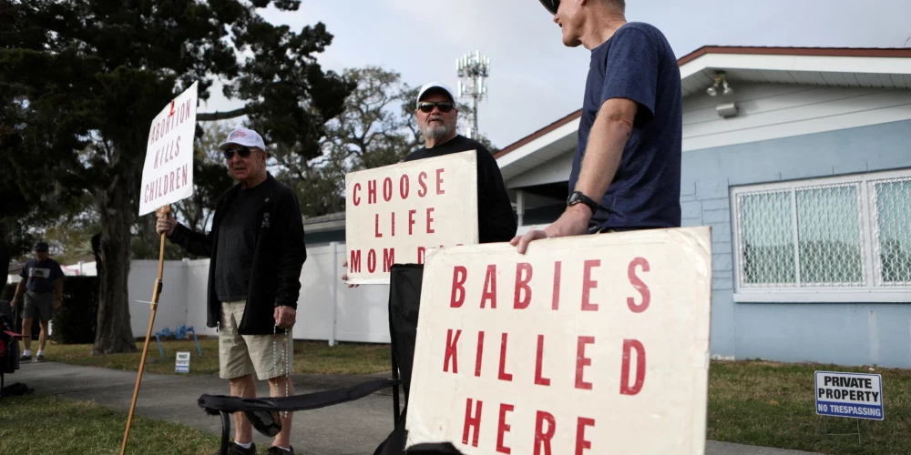 "Ekstremāli un bīstami": Floridā aizliedz abortus pēc sestās grūtniecības nedēļas