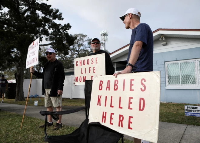 "Ekstremāli un bīstami": Floridā aizliedz abortus pēc sestās grūtniecības nedēļas