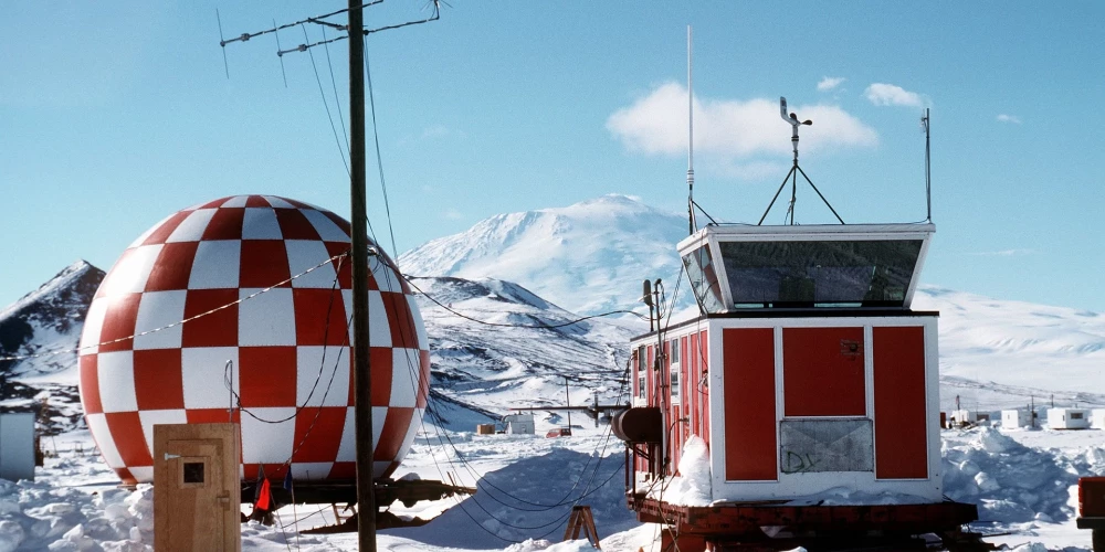Atklājumu zinātnieki atklāja pateicoties 15 stacijām Antarktīdā.