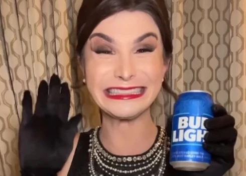 Dilans Malvenijs reklamē "Bud Light"