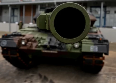 Tanki "Leopard 2", ko Kanāda apsolīja Ukrainai, jau nogādāti Polijā