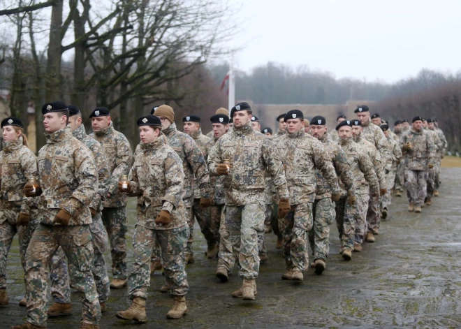 Мобильники только вне занятий, волосы аккуратные, пирсинг - там, где не видно: какие правила ждут призывников в армию