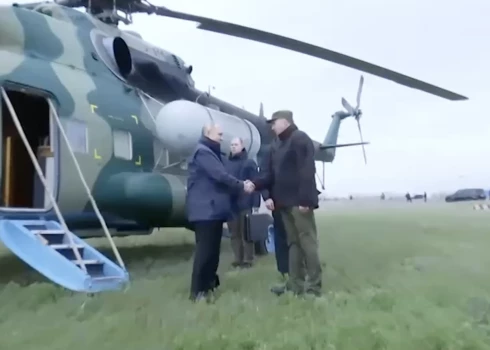   Путин посетил российские войска в "ЛНР" и оккупированной части Херсонской области Украины