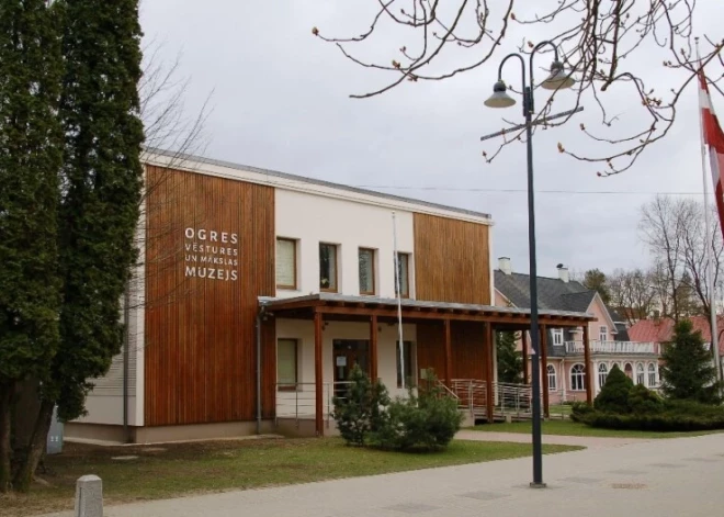 Очередной скандал в "Огрской республике": директор музея уволилась; министры и премьер в недоумении