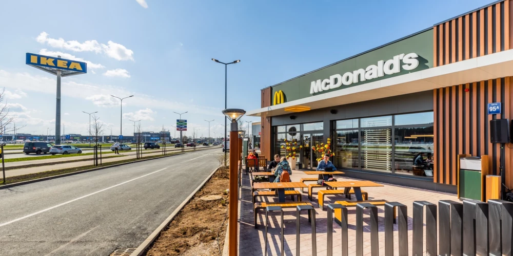 Новый ресторан McDonald's находится на улице Юглас, 95A в Риге, недалеко от IKEA. 