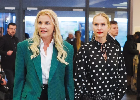 Aktrises Agnese Zeltiņa un Zane Vaļicka-Pētersone "Hamleta" pirmizrādē.