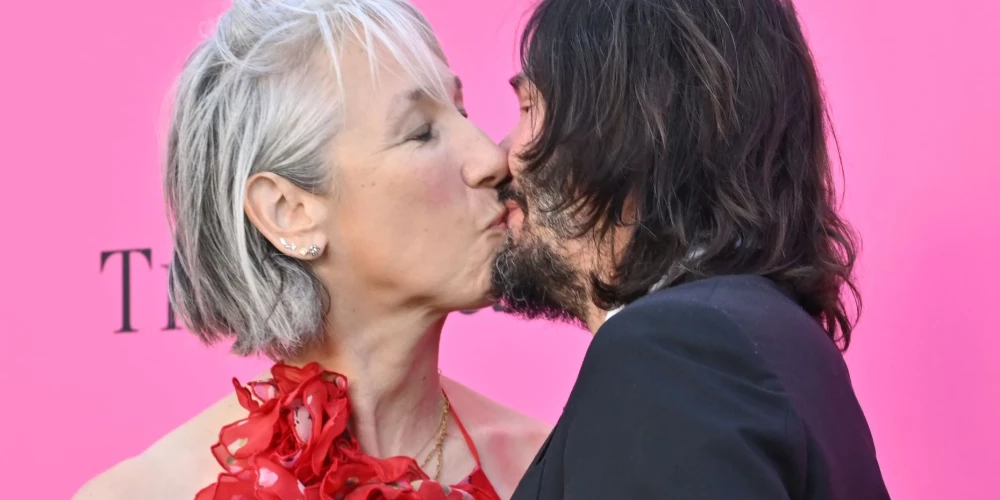 Kianu Rīvss un Aleksandra Granta pirmo reizi ļaujas jūtām publiski.