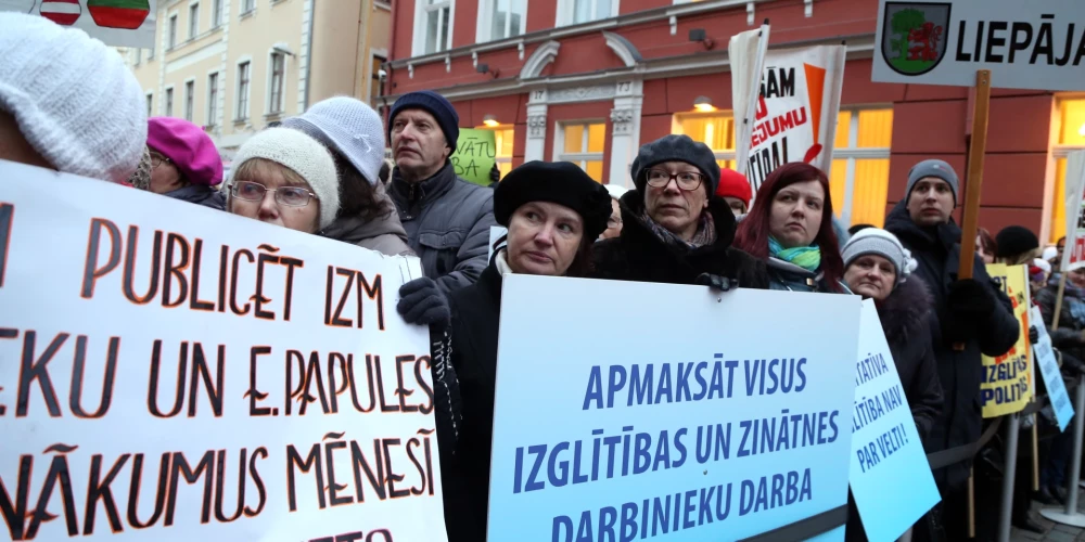В забастовке могут принять участие более 3700 педагогов столичных школ и детских садов