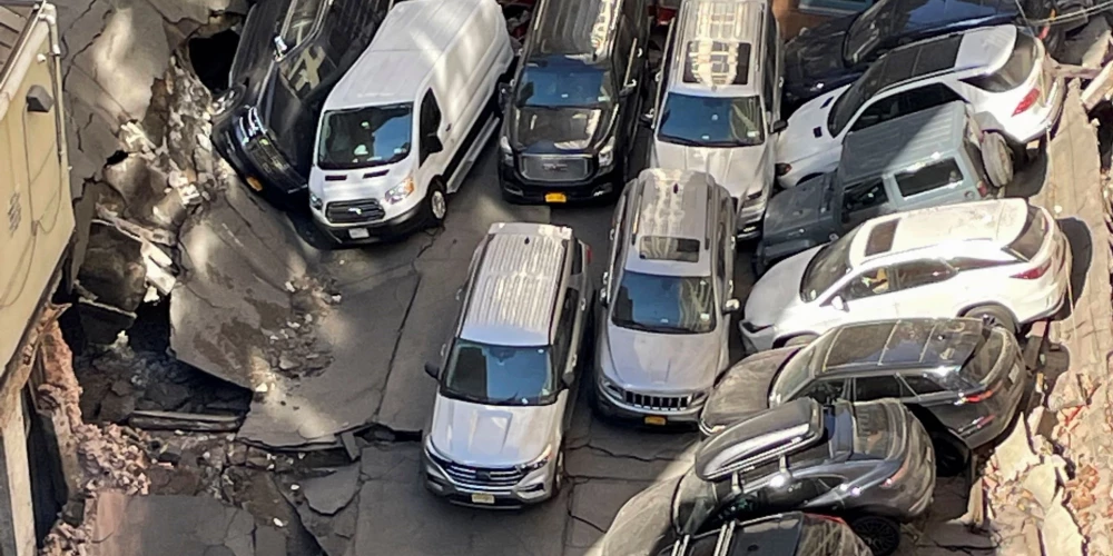 "Машины падают в яму посреди гаража": в центре Нью-Йорка обрушилась многоуровневая парковка